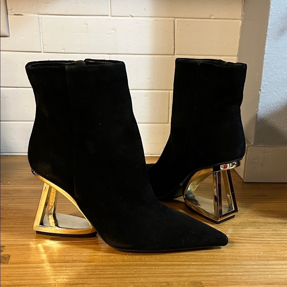 NWOB Gianni Bini Harrison Black Suede Architectural Wedge Bootie Size 6 M